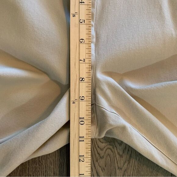 CHICO’S Crop pants women’s size 1.5 or  M/10 Tan flat front wide leg. - Picture 10 of 13